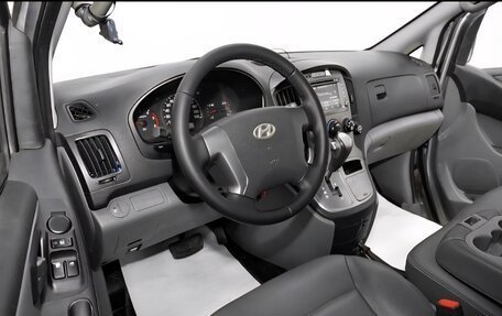 Hyundai Grand Starex Grand Starex I рестайлинг 2, 2011 год, 1 070 000 рублей, 4 фотография