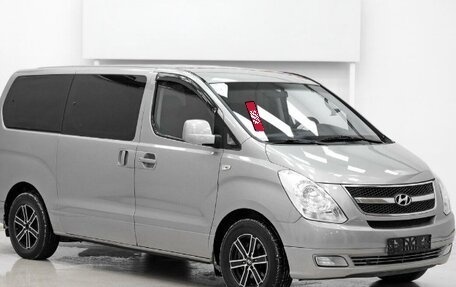 Hyundai Grand Starex Grand Starex I рестайлинг 2, 2011 год, 1 070 000 рублей, 2 фотография