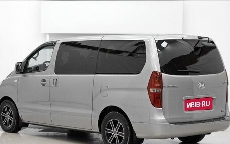 Hyundai Grand Starex Grand Starex I рестайлинг 2, 2011 год, 1 070 000 рублей, 3 фотография