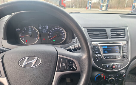 Hyundai Solaris II рестайлинг, 2015 год, 1 050 000 рублей, 5 фотография