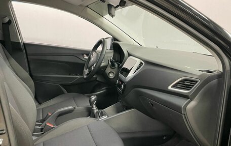 Hyundai Solaris II рестайлинг, 2017 год, 990 000 рублей, 9 фотография