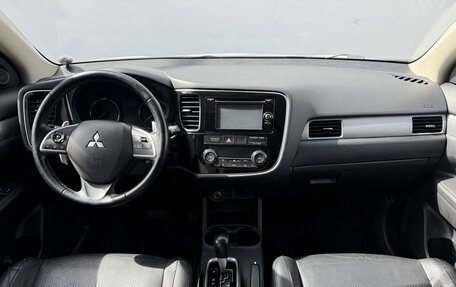 Mitsubishi Outlander III рестайлинг 3, 2012 год, 1 300 000 рублей, 12 фотография