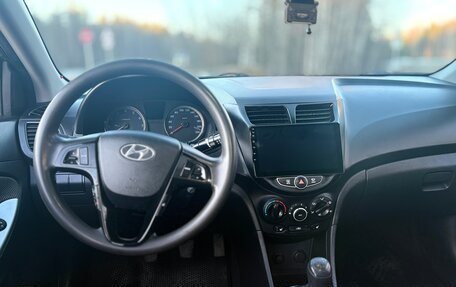 Hyundai Solaris II рестайлинг, 2011 год, 850 000 рублей, 13 фотография