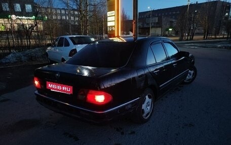 Mercedes-Benz E-Класс, 1997 год, 265 000 рублей, 3 фотография