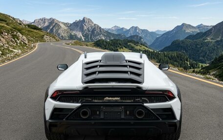 Lamborghini Huracán, 2023 год, 42 900 000 рублей, 4 фотография