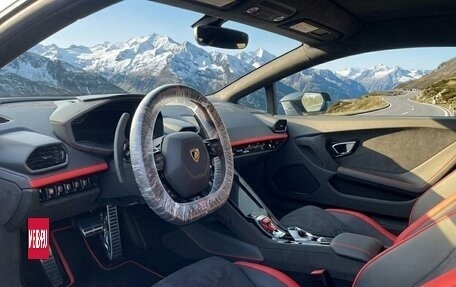 Lamborghini Huracán, 2023 год, 42 900 000 рублей, 5 фотография