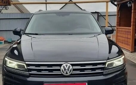 Volkswagen Tiguan II, 2018 год, 2 500 000 рублей, 1 фотография