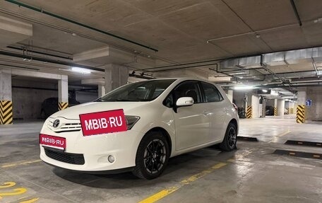 Toyota Auris II, 2011 год, 1 300 000 рублей, 1 фотография