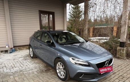 Volvo V40 Cross Country I, 2017 год, 2 150 000 рублей, 2 фотография