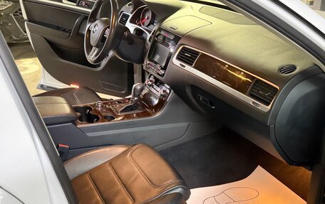 Volkswagen Touareg III, 2011 год, 1 300 000 рублей, 11 фотография