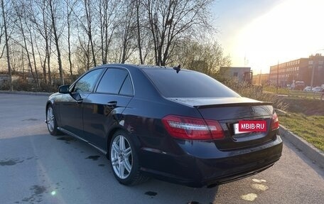 Mercedes-Benz E-Класс, 2011 год, 1 070 000 рублей, 2 фотография