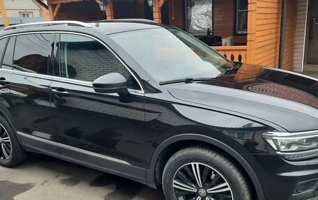 Volkswagen Tiguan II, 2018 год, 2 500 000 рублей, 2 фотография