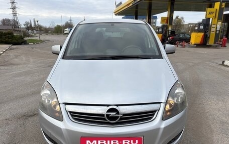 Opel Zafira B, 2010 год, 580 000 рублей, 2 фотография