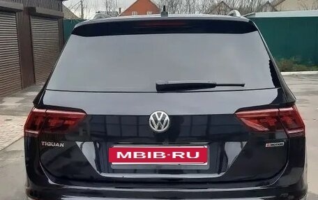 Volkswagen Tiguan II, 2018 год, 2 500 000 рублей, 3 фотография