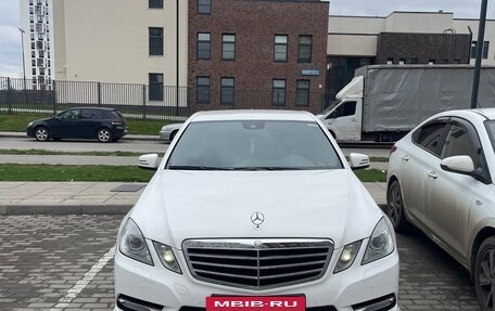 Mercedes-Benz E-Класс, 2013 год, 1 850 000 рублей, 3 фотография