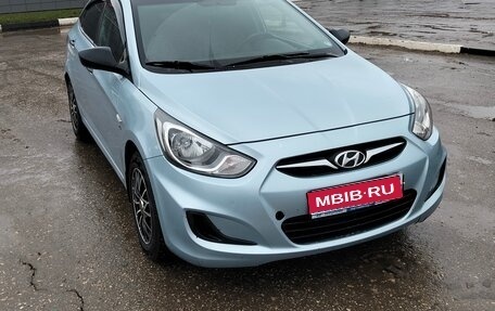 Hyundai Solaris II рестайлинг, 2011 год, 730 000 рублей, 1 фотография