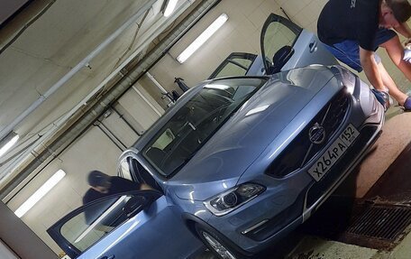 Volvo V60 Cross Country II, 2016 год, 1 900 000 рублей, 3 фотография