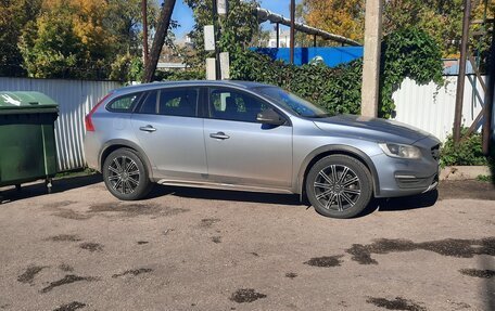 Volvo V60 Cross Country II, 2016 год, 1 900 000 рублей, 4 фотография
