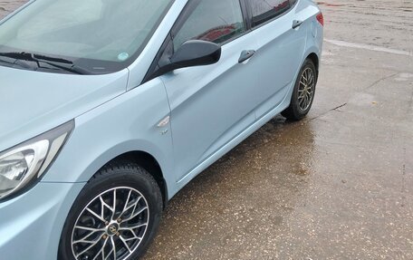 Hyundai Solaris II рестайлинг, 2011 год, 730 000 рублей, 2 фотография