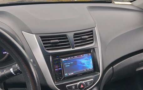 Hyundai Solaris II рестайлинг, 2011 год, 730 000 рублей, 8 фотография