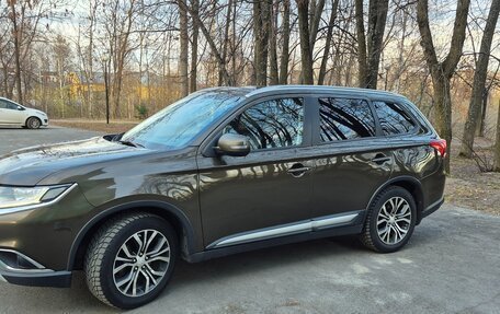 Mitsubishi Outlander III рестайлинг 3, 2015 год, 1 950 000 рублей, 3 фотография