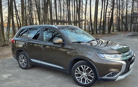 Mitsubishi Outlander III рестайлинг 3, 2015 год, 1 950 000 рублей, 4 фотография
