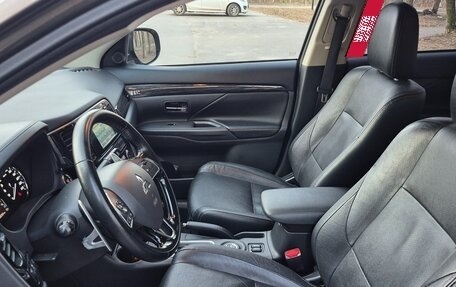 Mitsubishi Outlander III рестайлинг 3, 2015 год, 1 950 000 рублей, 10 фотография