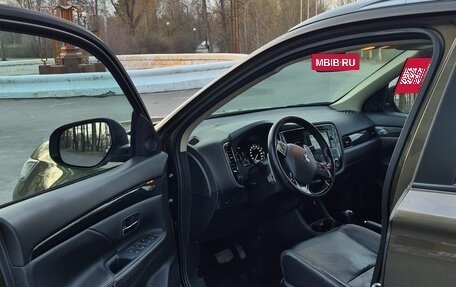 Mitsubishi Outlander III рестайлинг 3, 2015 год, 1 950 000 рублей, 8 фотография