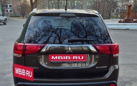 Mitsubishi Outlander III рестайлинг 3, 2015 год, 1 950 000 рублей, 6 фотография