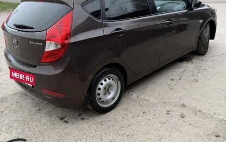 Hyundai Solaris II рестайлинг, 2015 год, 900 000 рублей, 4 фотография