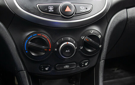 Hyundai Solaris II рестайлинг, 2015 год, 1 298 000 рублей, 18 фотография