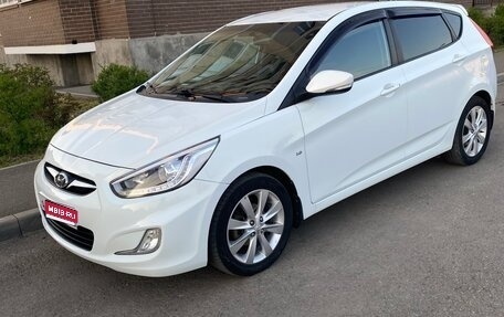 Hyundai Solaris II рестайлинг, 2014 год, 999 999 рублей, 1 фотография