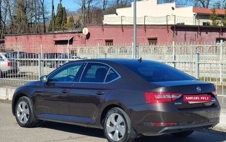 Skoda Superb III рестайлинг, 2016 год, 1 800 000 рублей, 3 фотография