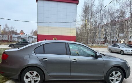 Volkswagen Jetta VI, 2011 год, 900 000 рублей, 4 фотография