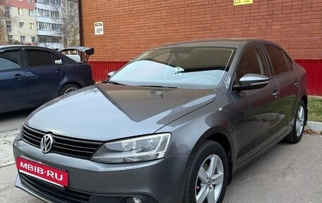 Volkswagen Jetta VI, 2011 год, 900 000 рублей, 2 фотография