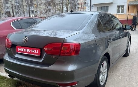 Volkswagen Jetta VI, 2011 год, 900 000 рублей, 3 фотография