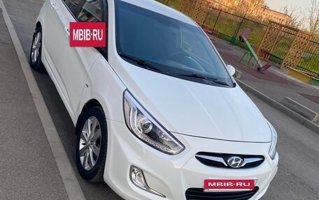 Hyundai Solaris II рестайлинг, 2014 год, 999 999 рублей, 2 фотография