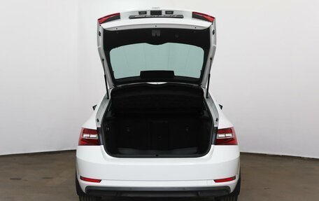 Skoda Superb III рестайлинг, 2018 год, 1 990 000 рублей, 5 фотография