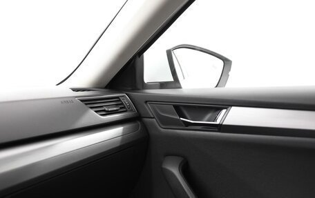 Skoda Superb III рестайлинг, 2018 год, 1 990 000 рублей, 10 фотография