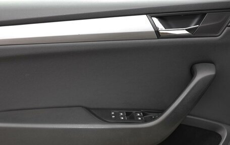 Skoda Superb III рестайлинг, 2018 год, 1 990 000 рублей, 26 фотография