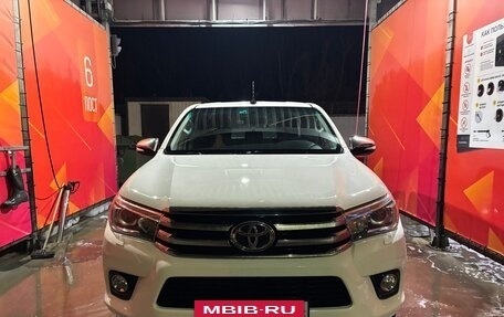 Toyota Hilux VIII, 2017 год, 3 600 000 рублей, 2 фотография