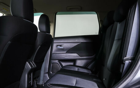 Mitsubishi Outlander III рестайлинг 3, 2019 год, 1 990 000 рублей, 12 фотография