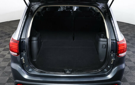 Mitsubishi Outlander III рестайлинг 3, 2019 год, 1 990 000 рублей, 10 фотография