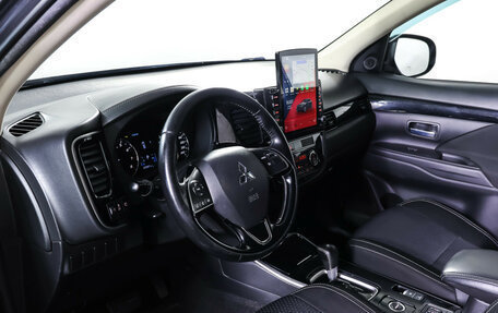 Mitsubishi Outlander III рестайлинг 3, 2019 год, 1 990 000 рублей, 15 фотография