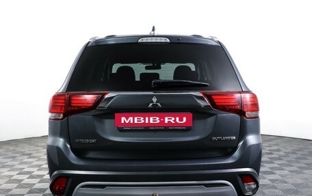 Mitsubishi Outlander III рестайлинг 3, 2019 год, 1 990 000 рублей, 6 фотография