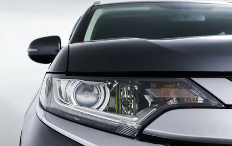 Mitsubishi Outlander III рестайлинг 3, 2019 год, 1 990 000 рублей, 22 фотография