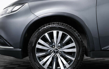 Mitsubishi Outlander III рестайлинг 3, 2019 год, 1 990 000 рублей, 25 фотография