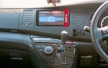 Toyota ISis I, 2011 год, 1 450 000 рублей, 2 фотография