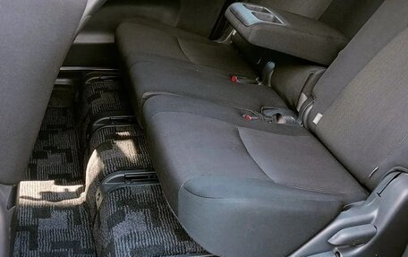 Toyota ISis I, 2011 год, 1 450 000 рублей, 14 фотография