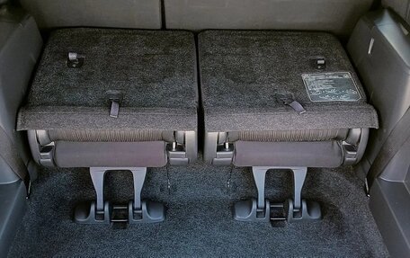 Toyota ISis I, 2011 год, 1 450 000 рублей, 24 фотография